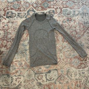 Lululemon Swiftly Tech long sleeve shirt size 4